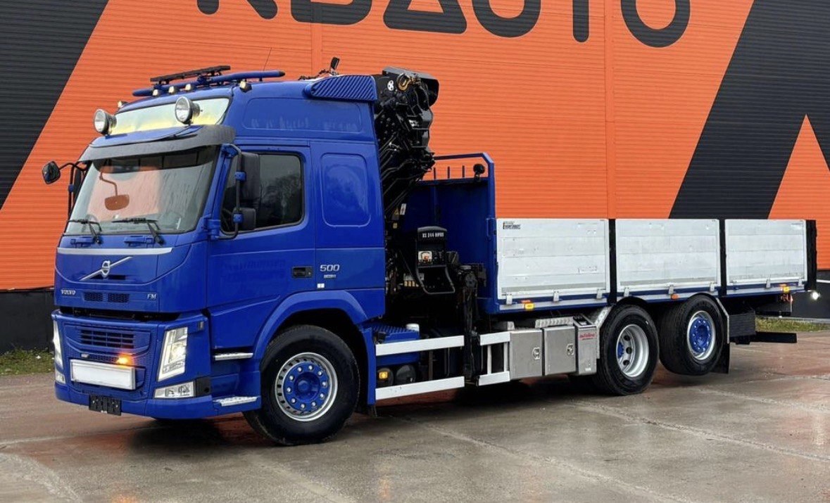 Синий манипулятор Volvo FM
